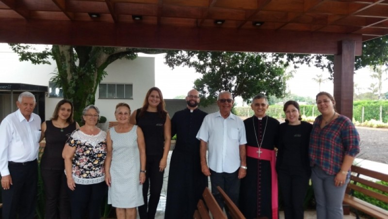 Bispo Dom Eduardo visita Complexo Funerário Terra Nossa
